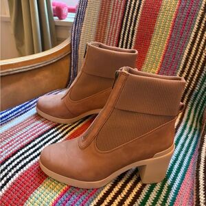 Chic Tan Heeled Boots for Women